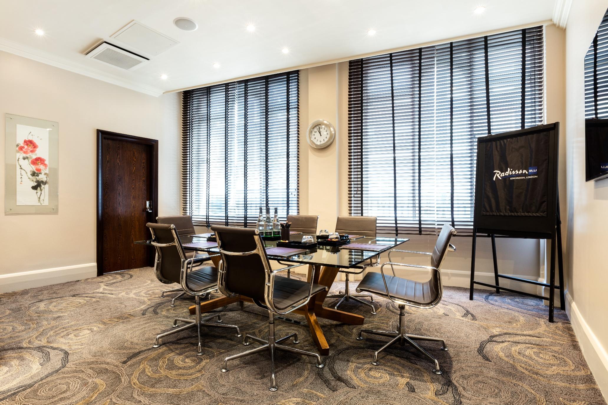 Hotel Radisson Blu Hotel, Tottenham Court Road 4*