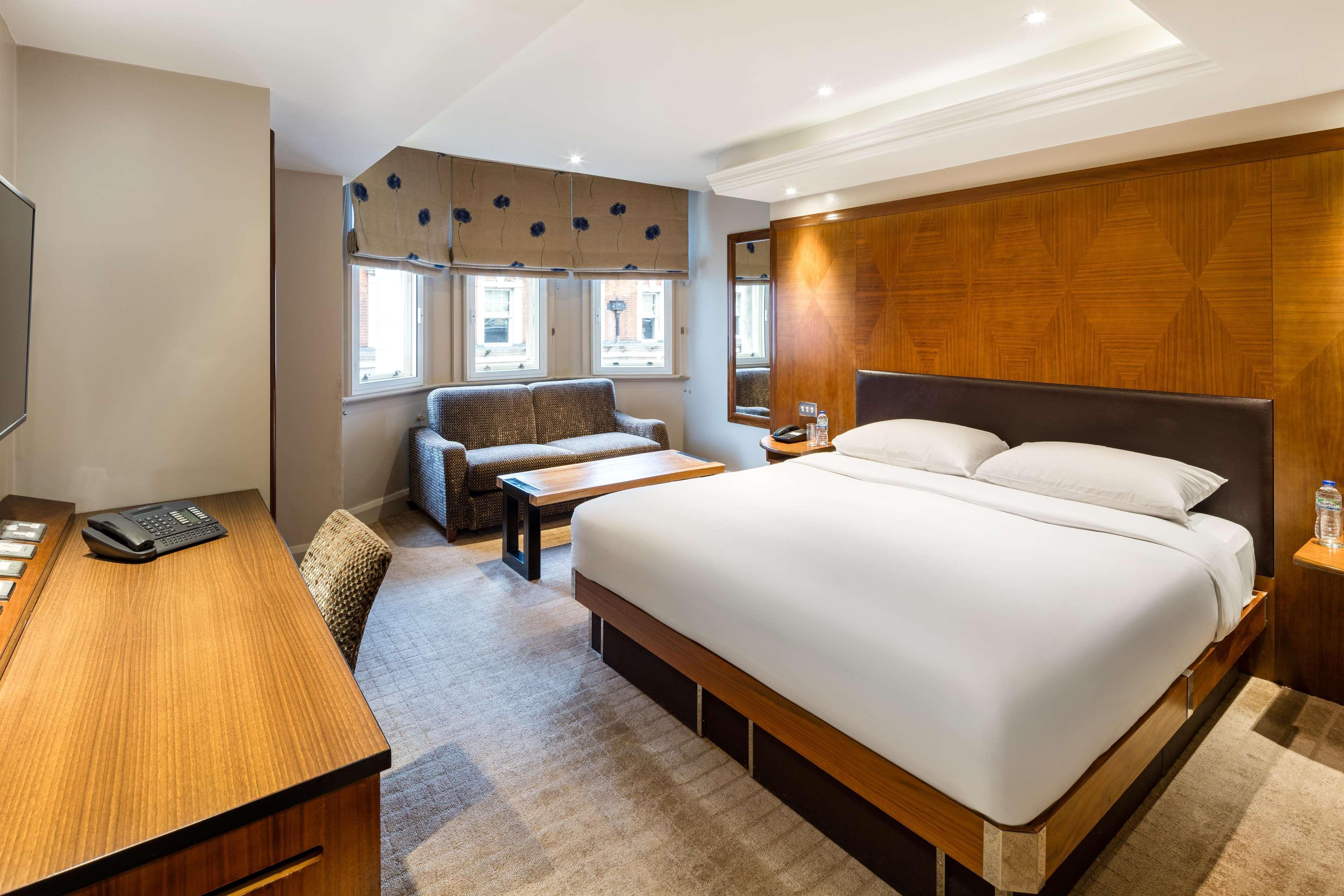 Radisson Blu Hotel, Tottenham Court Road 4*
