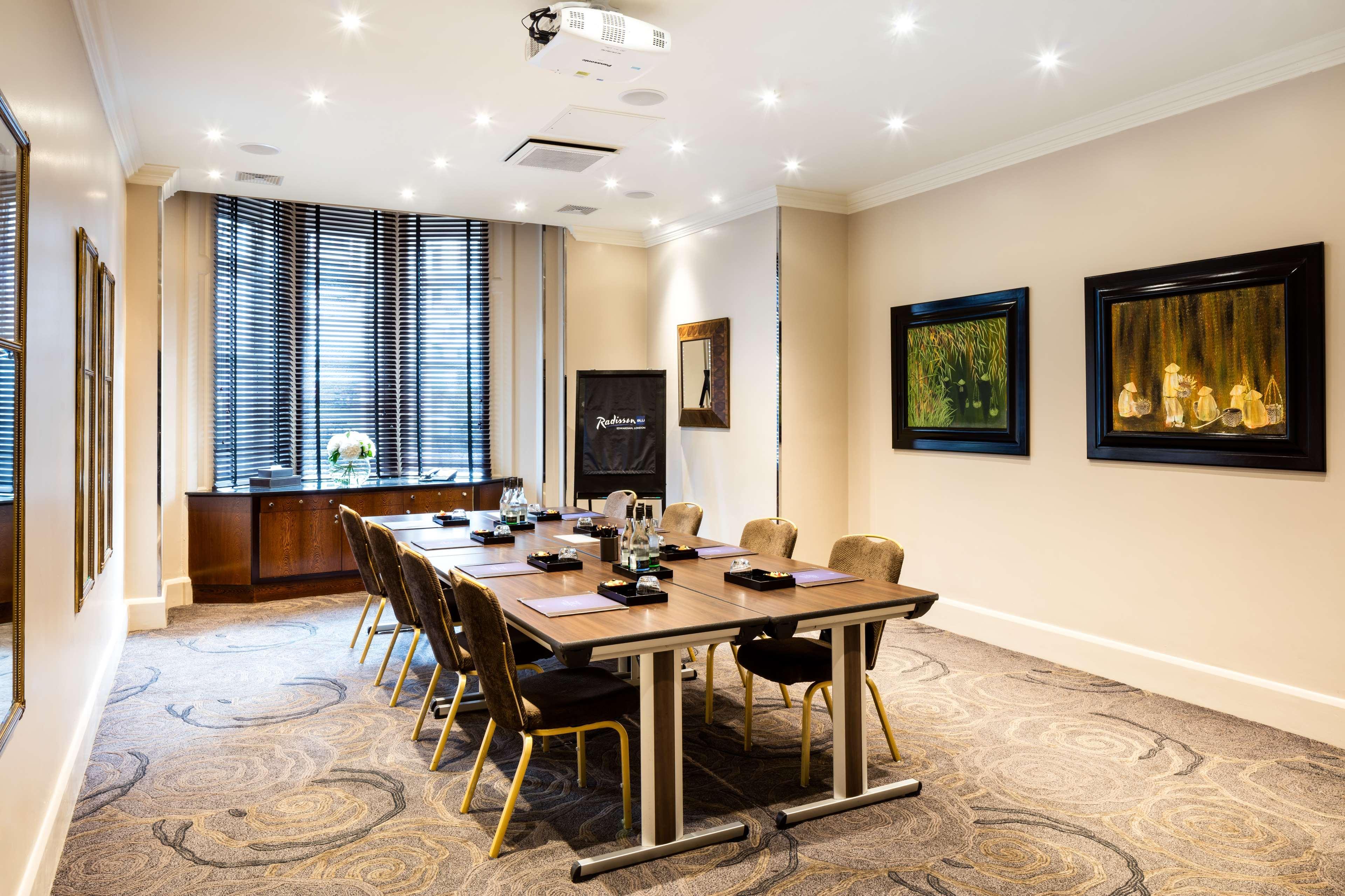 Hotel Radisson Blu Hotel, Tottenham Court Road London