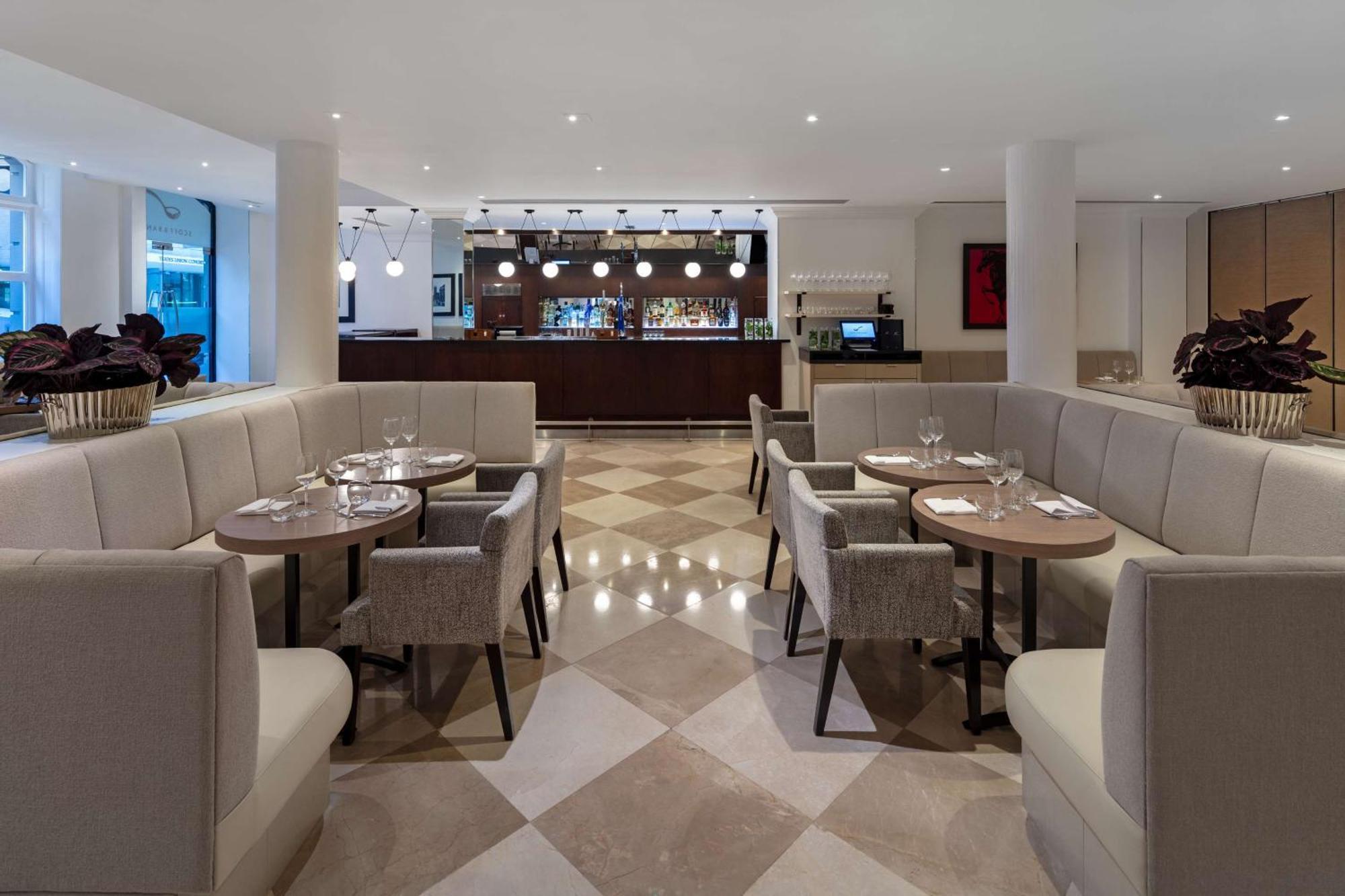 Radisson Blu Hotel, Tottenham Court Road Hotel 4*
